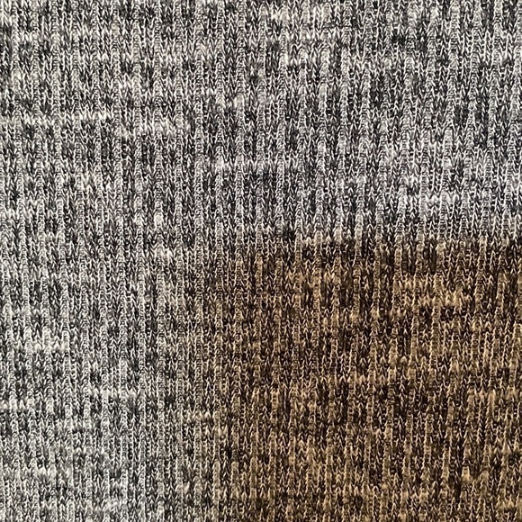 Jones New York size S Cold shoulder top NWOT - Picture 3 of 6